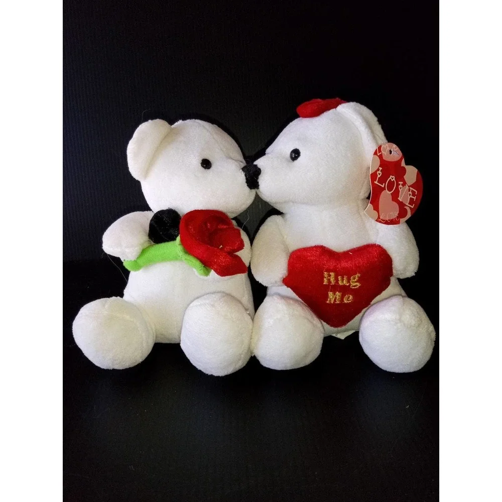 NWT Goffa, white kissing plush bears with heart and flower